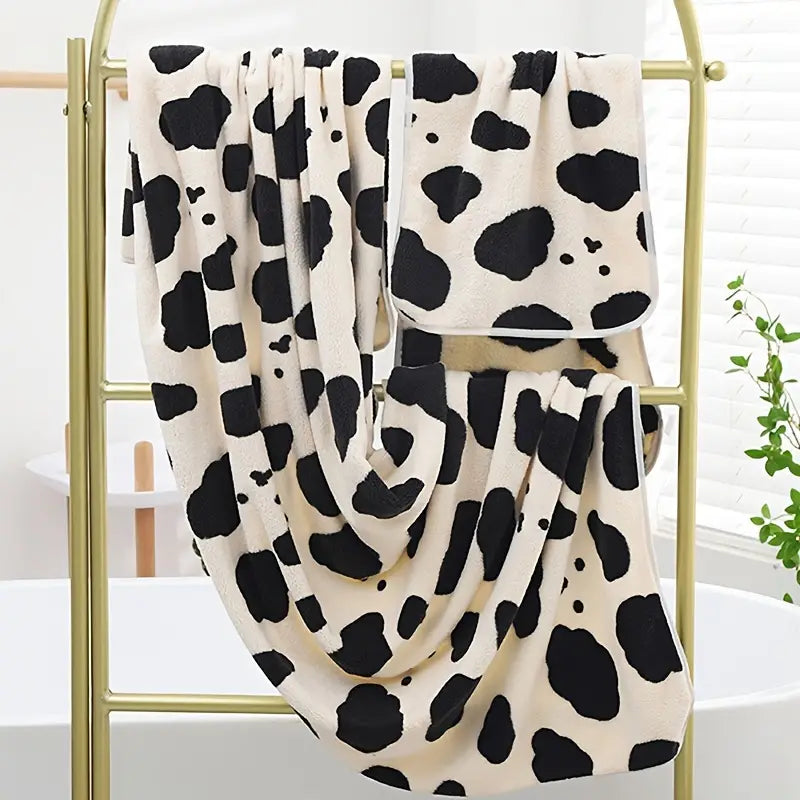 Super Soft and Absorbent Microfiber Towels (Two Sizes)