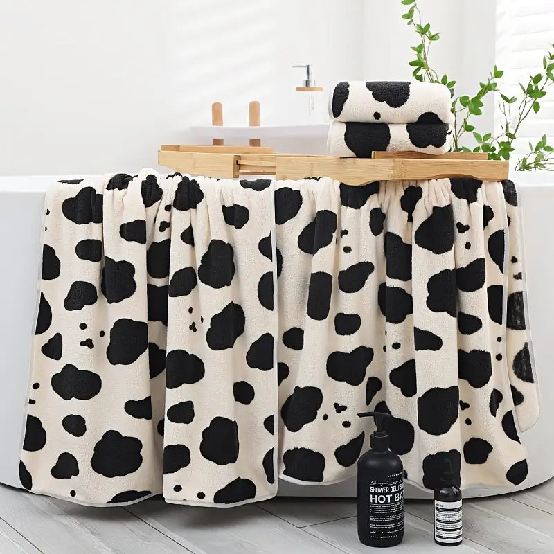 Super Soft and Absorbent Microfiber Towels (Two Sizes)